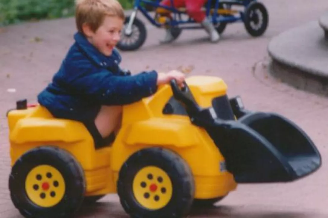 Tracteur avec pelle